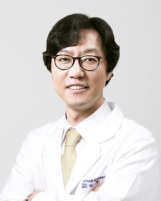 Dr. Jang Bong-seok, dermatologist and co-director